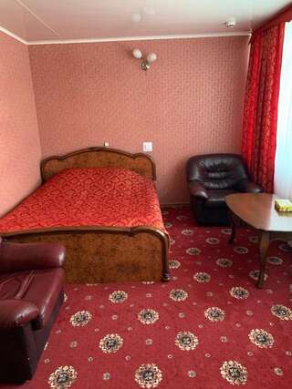 Гостиница Komilfo Guest House Самара Двухместный номер с 1 кроватью и собственной ванной комнатой-1