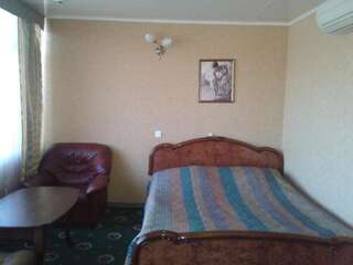 Гостиница Komilfo Guest House Самара Двухместный номер с 1 кроватью и собственной ванной комнатой-4