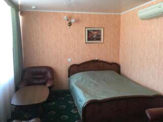 Гостиница Komilfo Guest House Самара Двухместный номер с 1 кроватью и собственной ванной комнатой-12