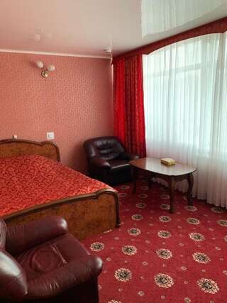 Гостиница Komilfo Guest House Самара Двухместный номер с 1 кроватью и собственной ванной комнатой-13