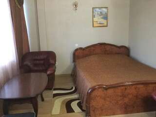 Гостиница Komilfo Guest House Самара Двухместный номер с 1 кроватью и собственной ванной комнатой-7